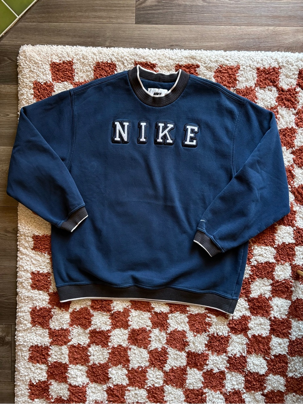 Vintage Y2K Nike Men's Navy Blue Pullover Sweatshirt